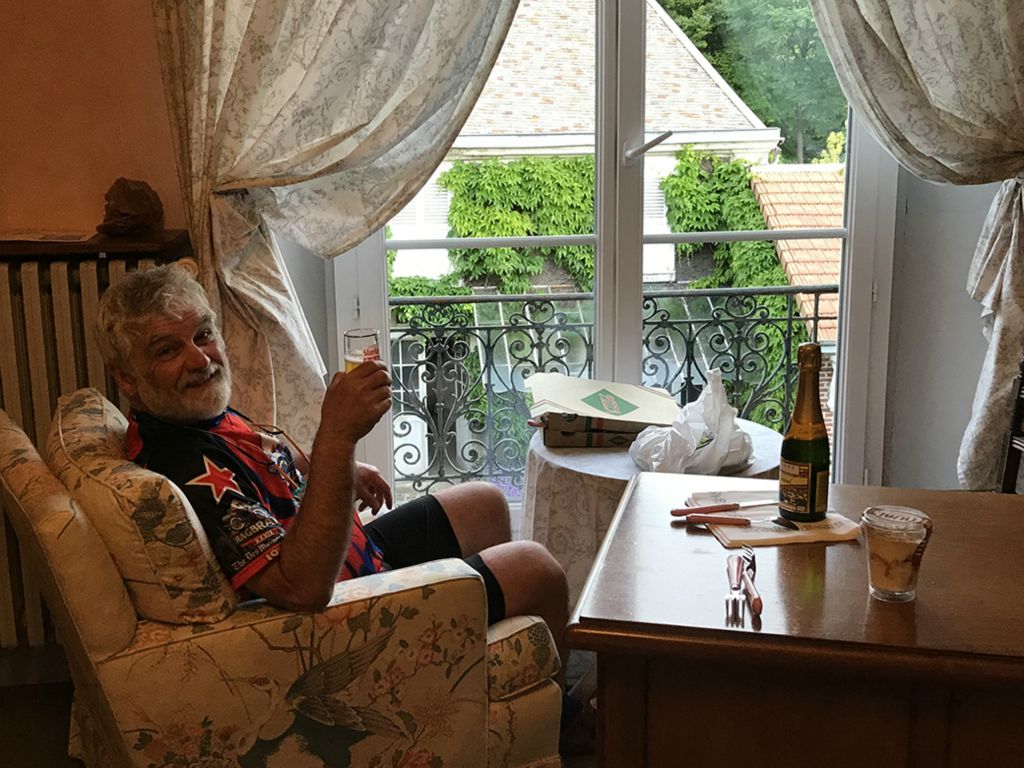 Relaxing with a glass of champagne at La Marotiere in Mareuil-sur-Äy